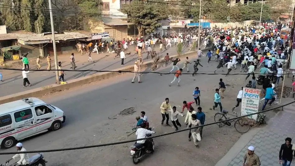 त्रिपुरा हिंसा को लेकर महाराष्ट्र में बवाल जारी, अमरावती में हंगामा-पुलिस ने किया लाठीचार्ज